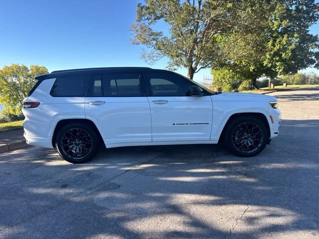 Used 2025 White Jeep Summit image 8