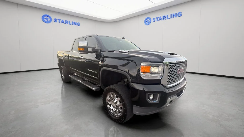 Used 2017 ONYX BLACK GMC Denali image 4