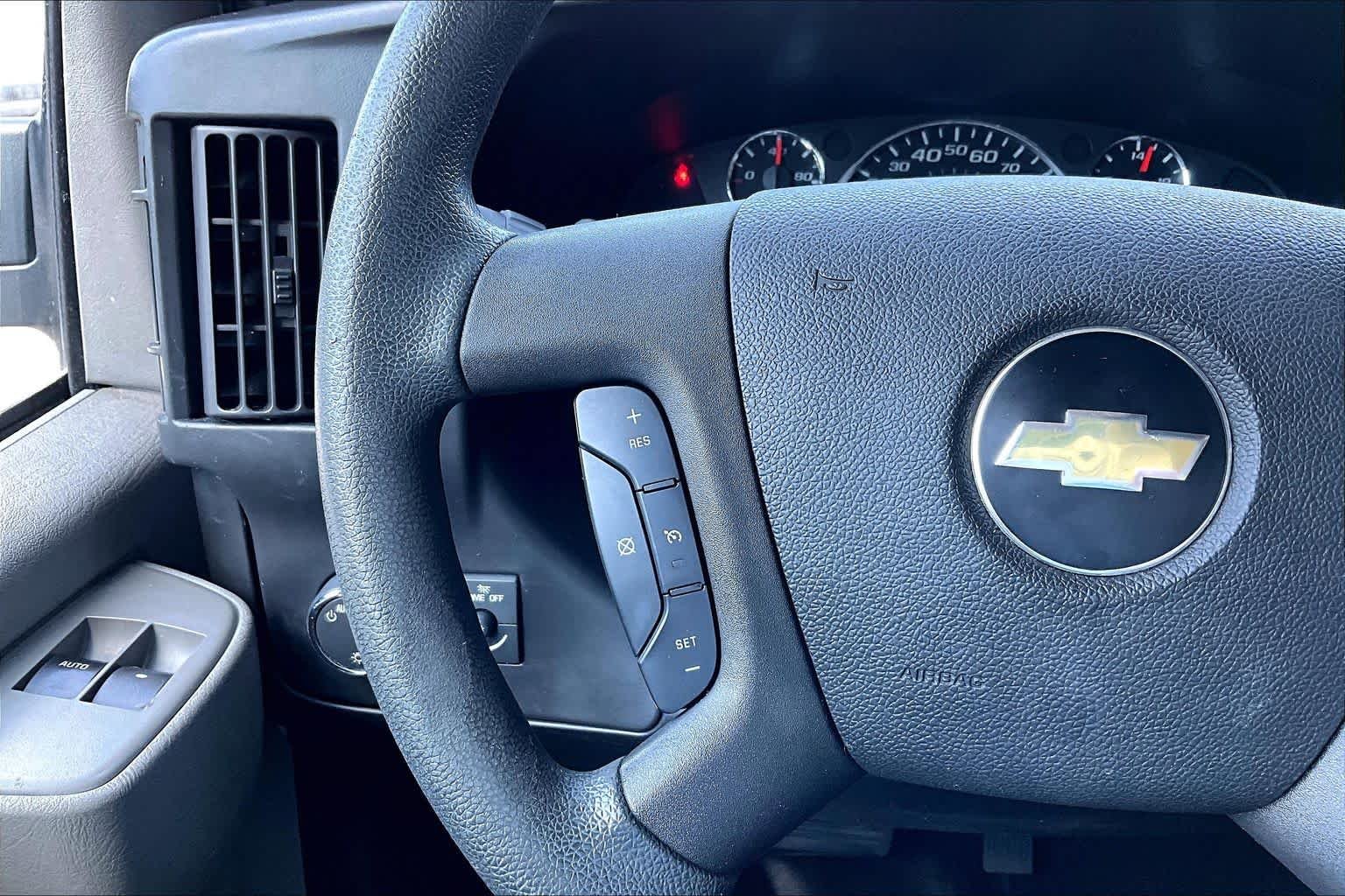 Used 2017 Summit White Chevrolet  image 21