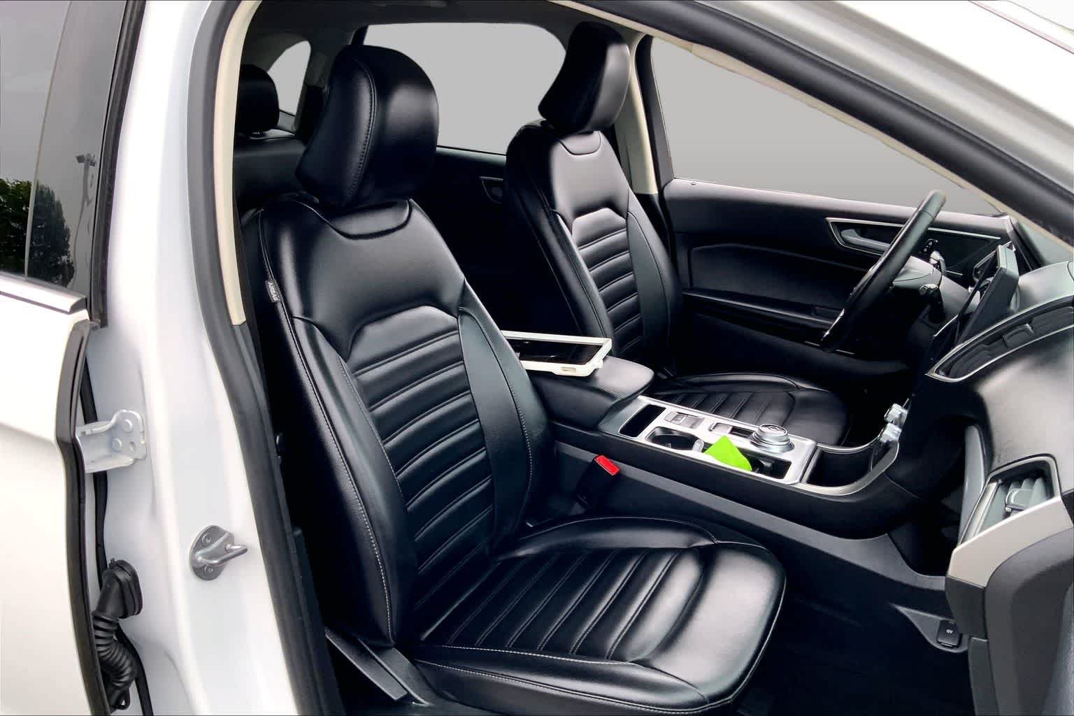 Used 2022 Oxford White Ford SEL image 9