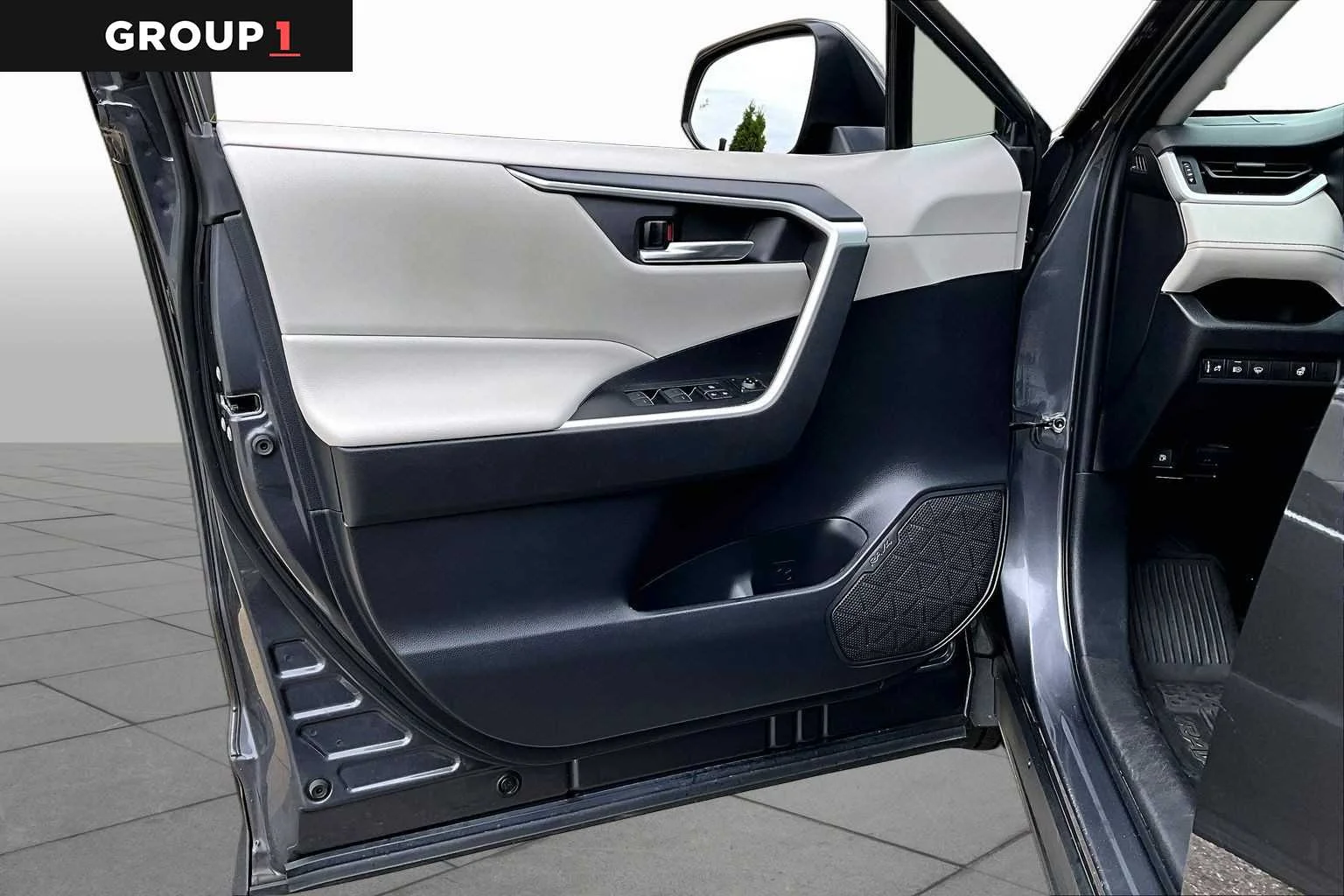 Used 2022 Magnetic Gray Metallic Toyota Hybrid XLE image 22