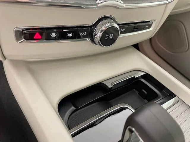 Certified Used 2024 Crystal White Volvo Plus image 33