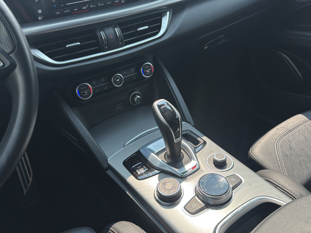 Used 2023 Blue Alfa Romeo Veloce image 22