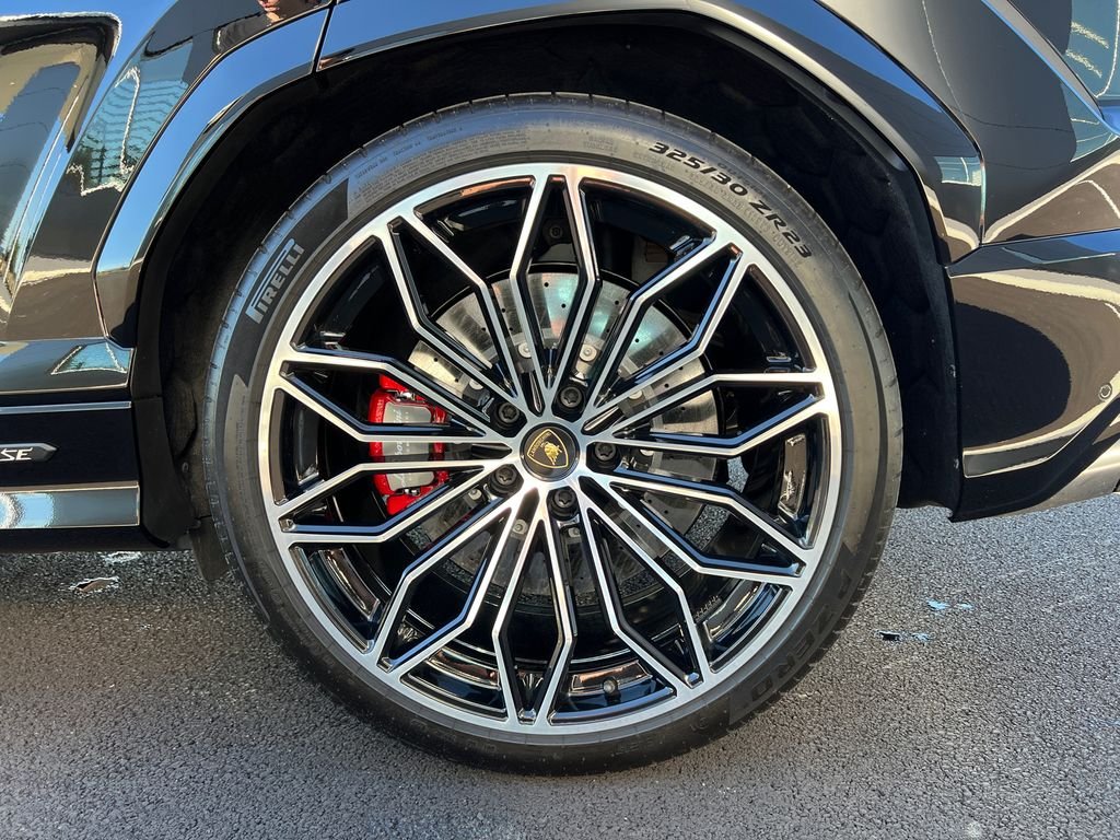 Used 2025 Black Lamborghini SE image 35