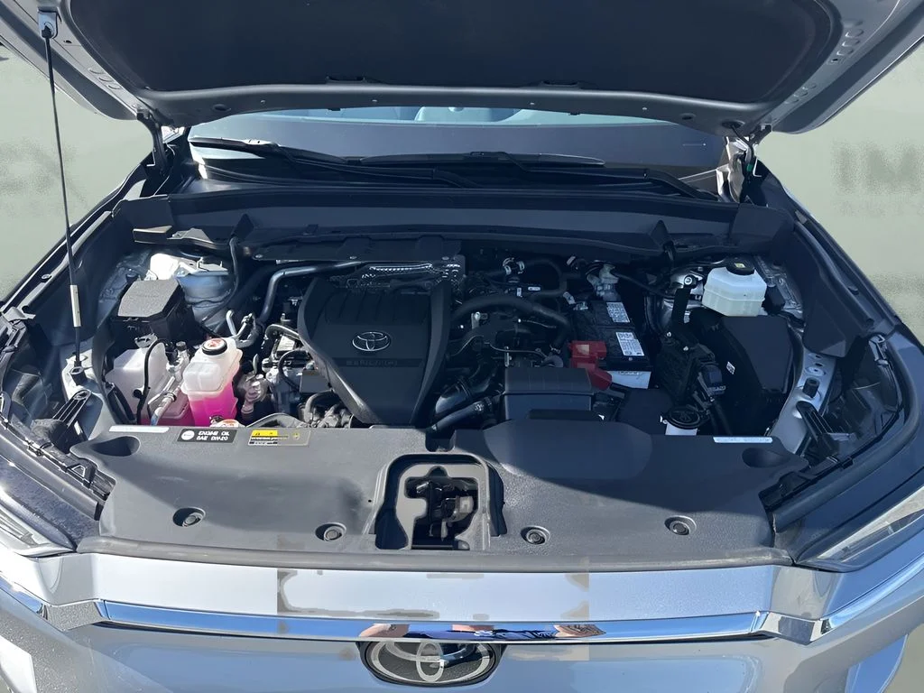 Used 2025 Silver Toyota XLE image 31