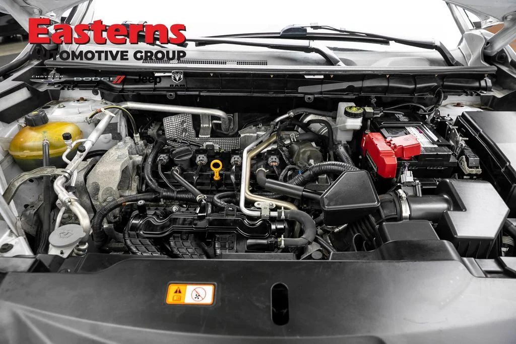 Used 2022 White Mitsubishi SE image 8