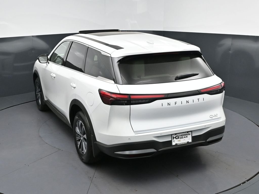 Certified Used 2026 White INFINITI PURE image 34
