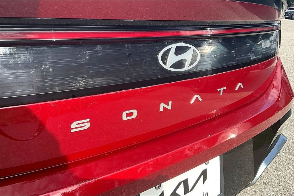 Used 2025 Ultimate red Hyundai SEL image 21