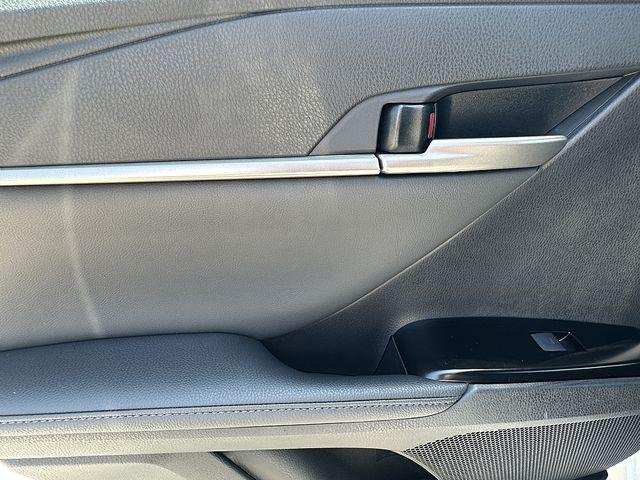 Certified Used 2025 WIND CHILL PEARL Toyota  image 19