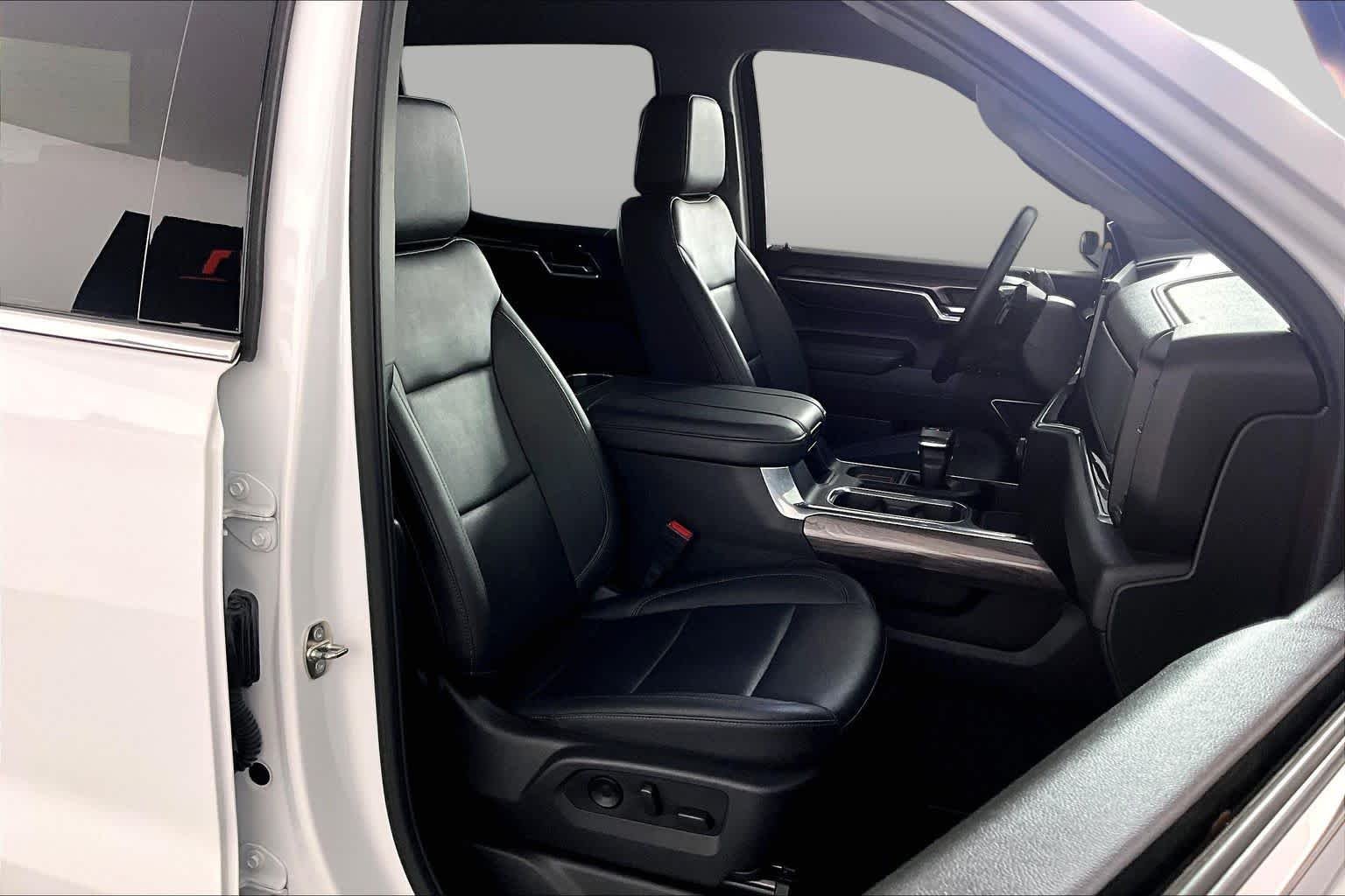 Used 2024 Summit White Chevrolet LTZ image 9