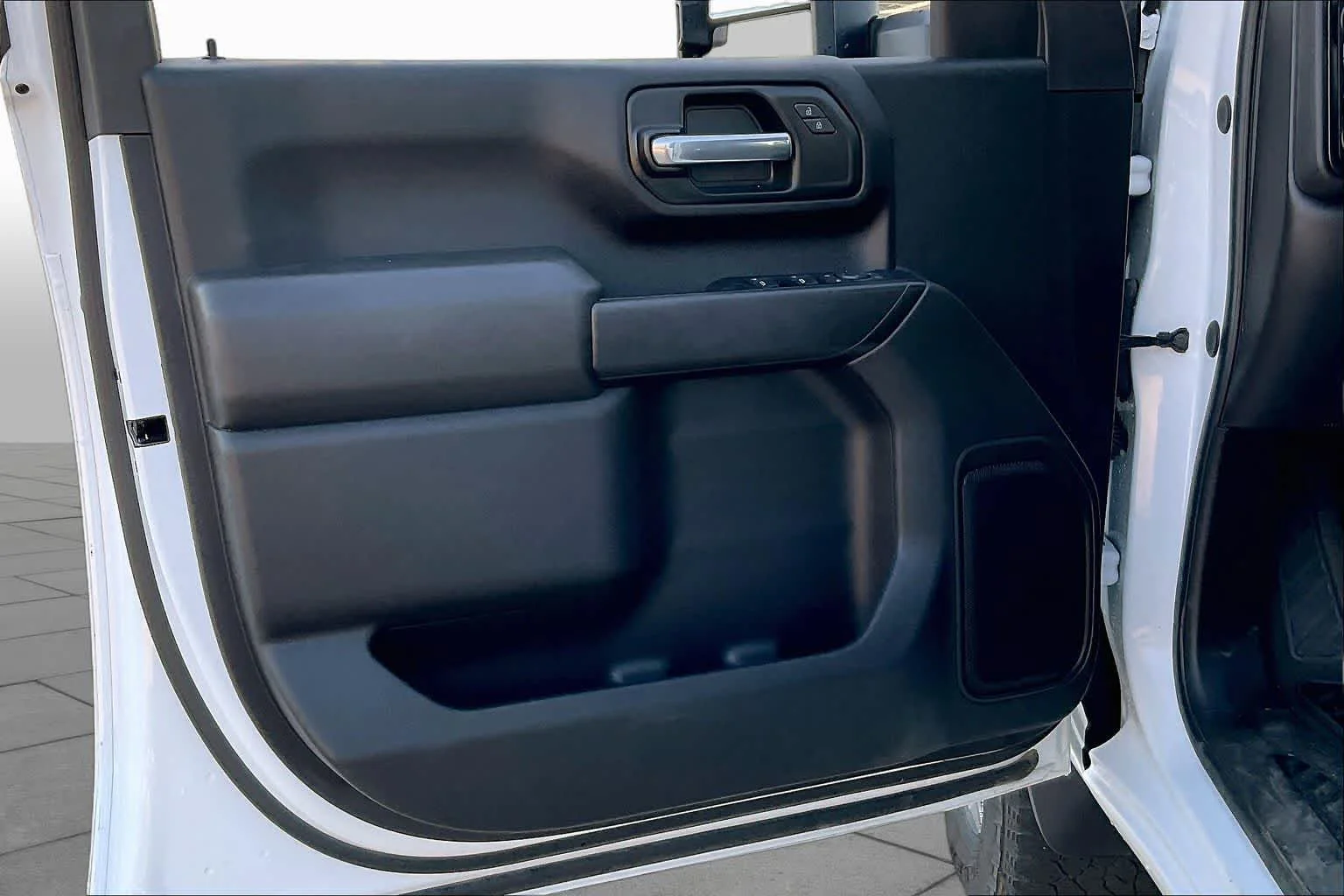Used 2025 Summit White Chevrolet Custom image 18