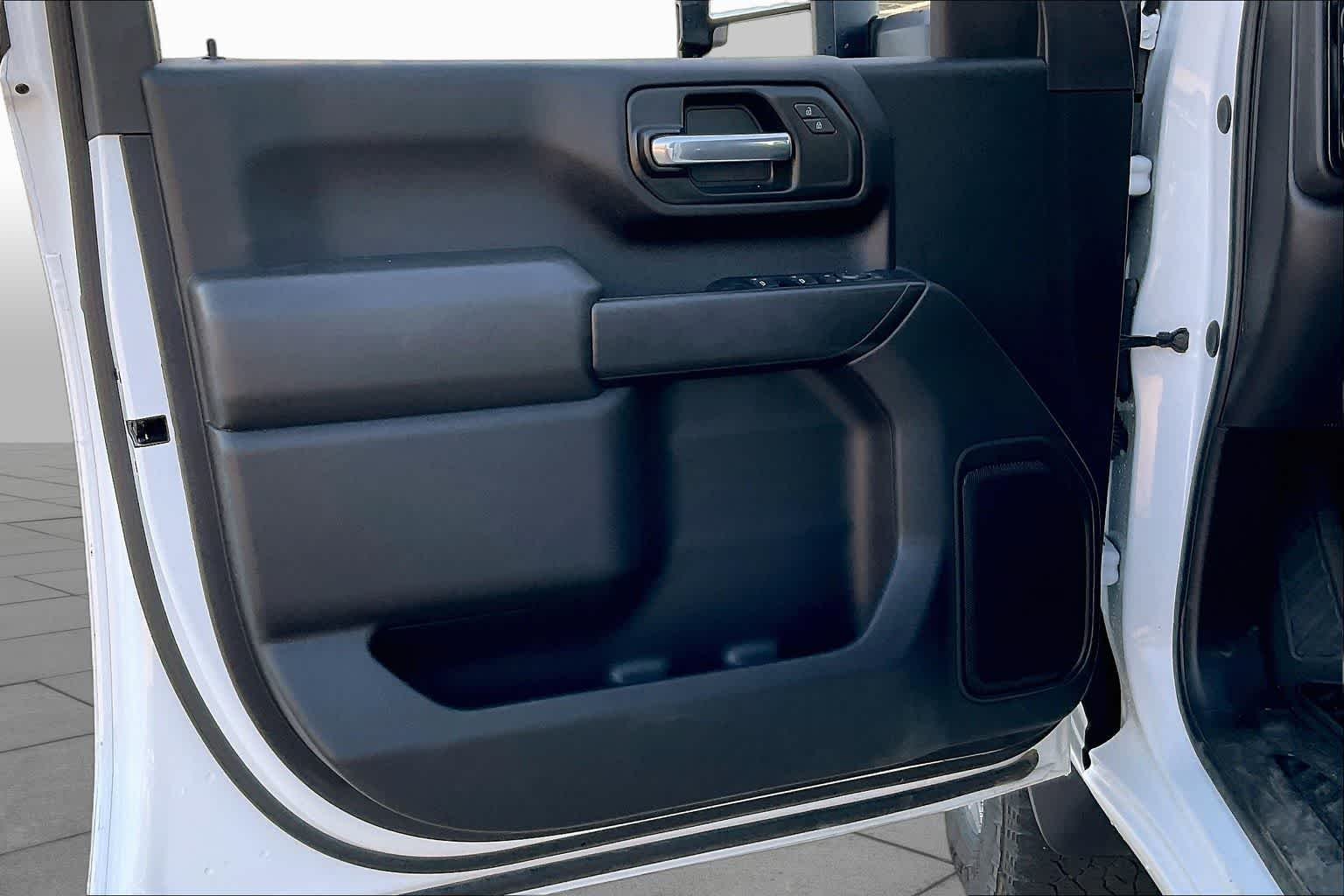 Used 2025 Summit White Chevrolet Custom image 18