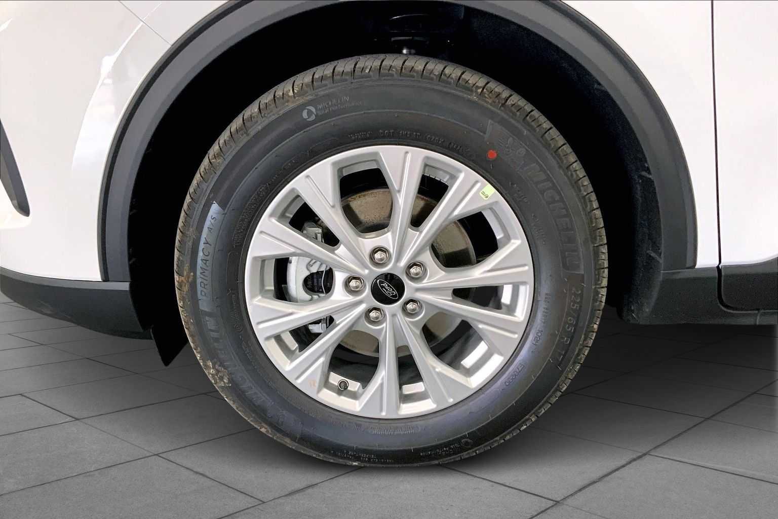 New 2026 Oxford White Ford Active® image 9