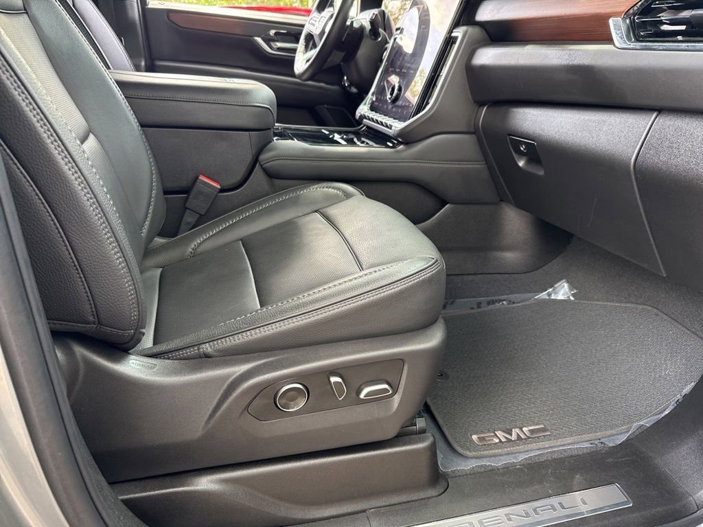 Used 2025 Sterling Metallic GMC Denali image 24