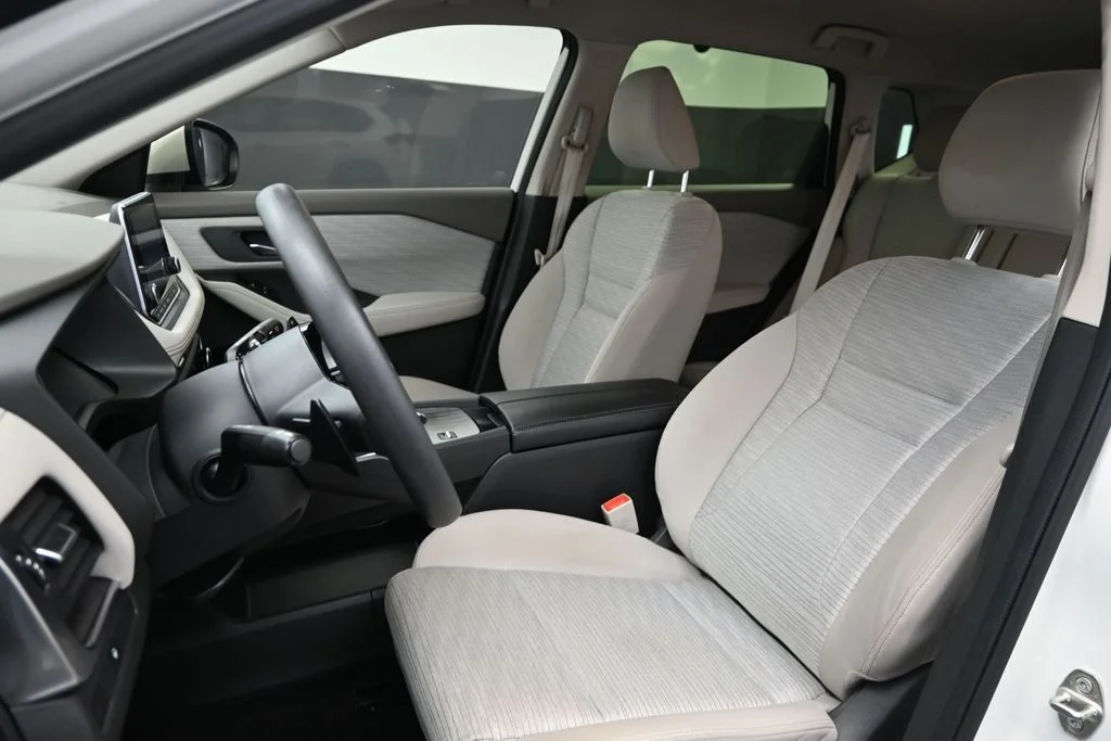 Used 2023 White Nissan SV image 20