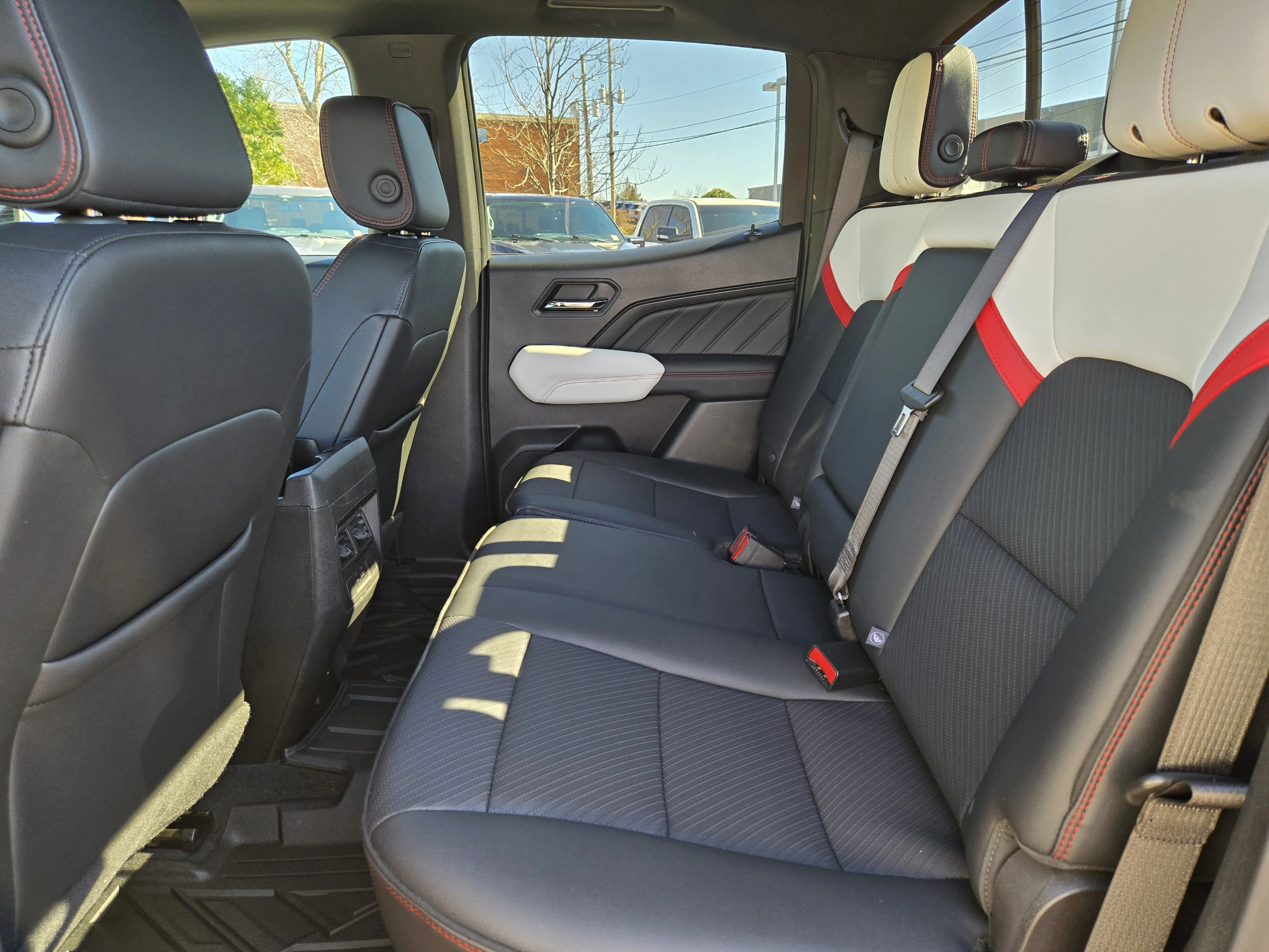 2024 GMC Canyon AT4X - Photo 12