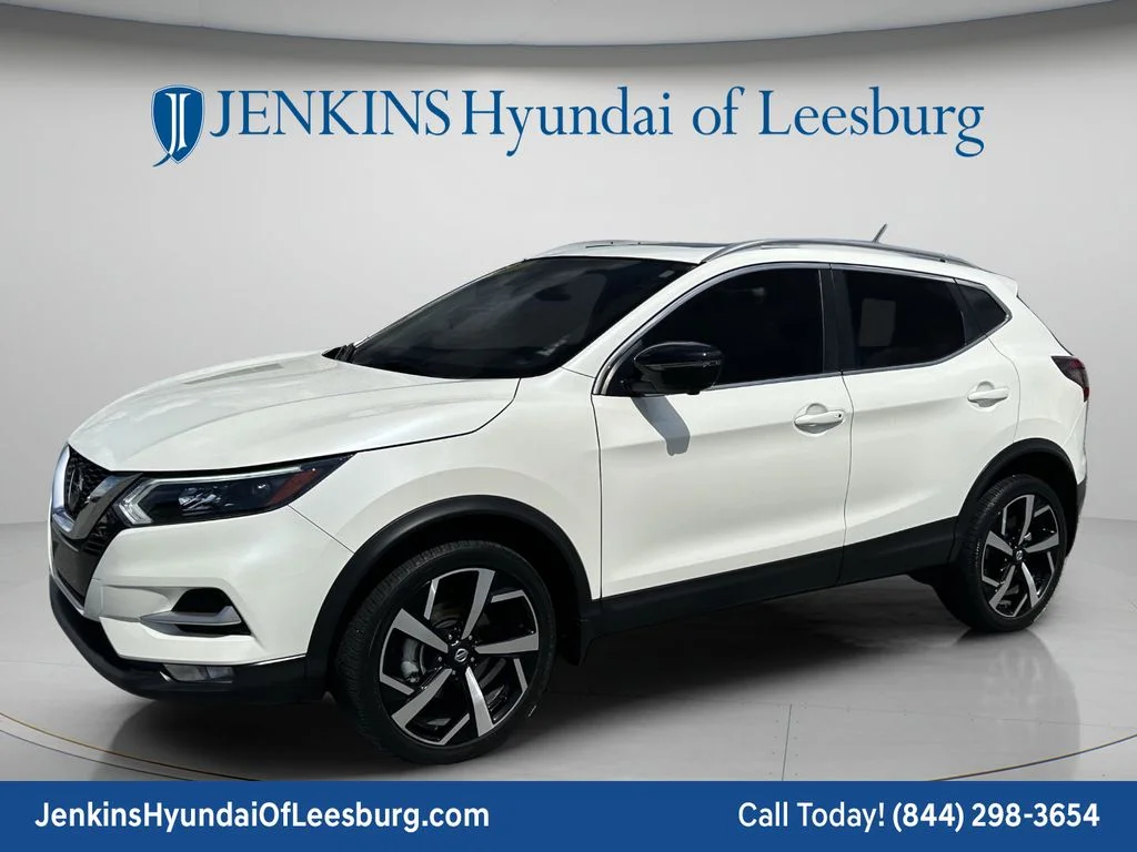 Used 2021 White Nissan SL image 11