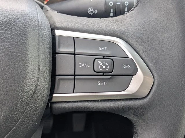 Used 2023 Red Jeep Latitude image 24