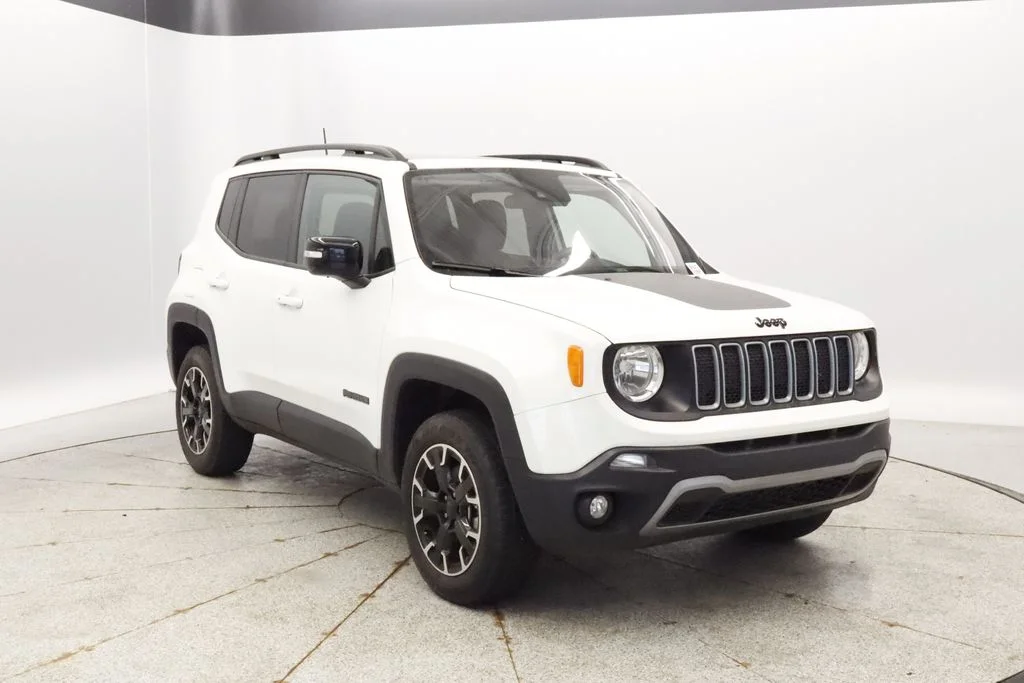 Certified Used 2023 White Jeep Latitude image 9