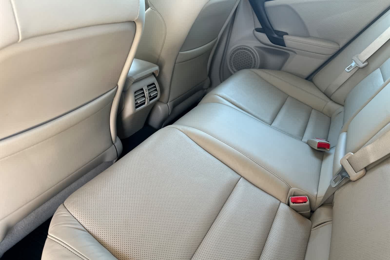 Used 2012  Acura  image 4