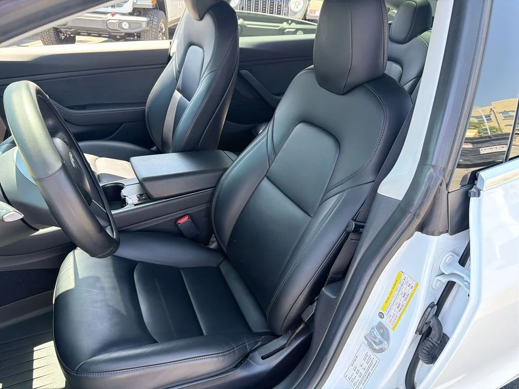 Used 2019 White Tesla Standard Range Plus image 13