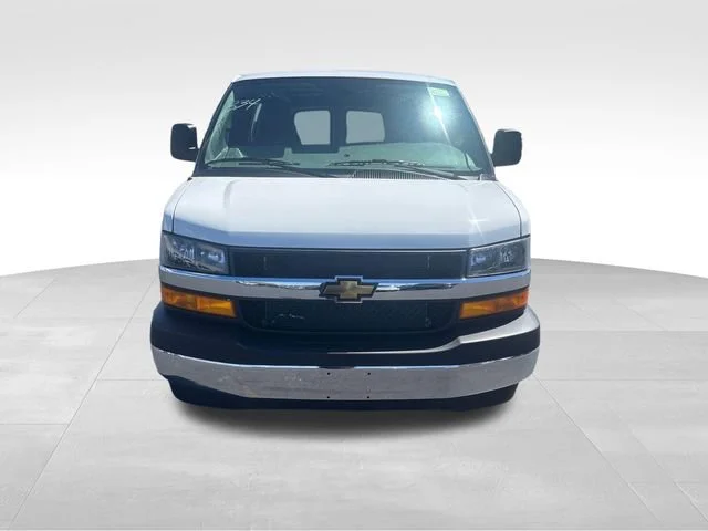 New 2026 Summit White Chevrolet WT image 9