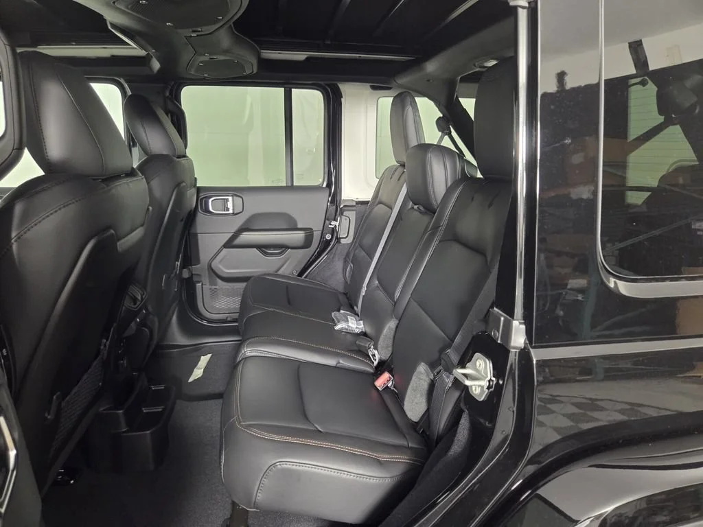 New 2026 Black Clear-Coat Exterior Paint Jeep Sahara image 18