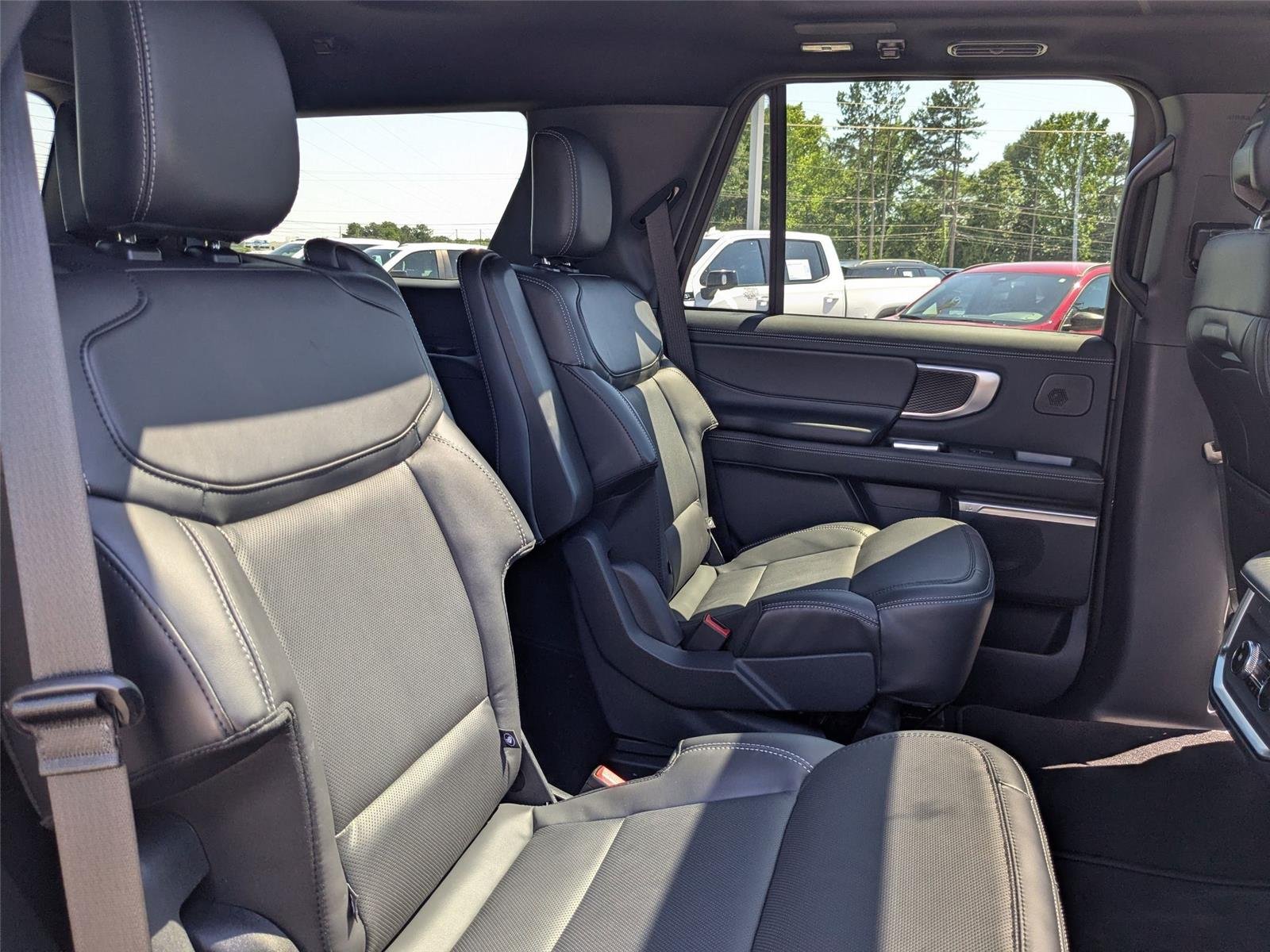 New 2026 Star White Metallic Tri-Coat Ford Platinum® image 29