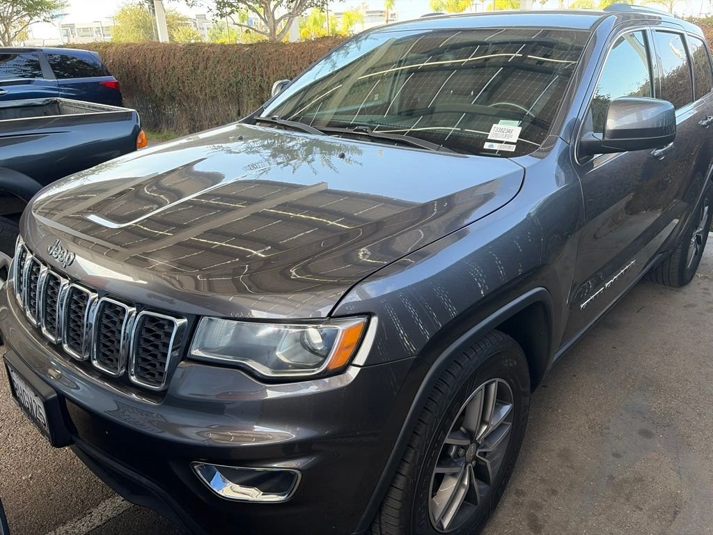 Used 2018 Gray Jeep Laredo E image 5