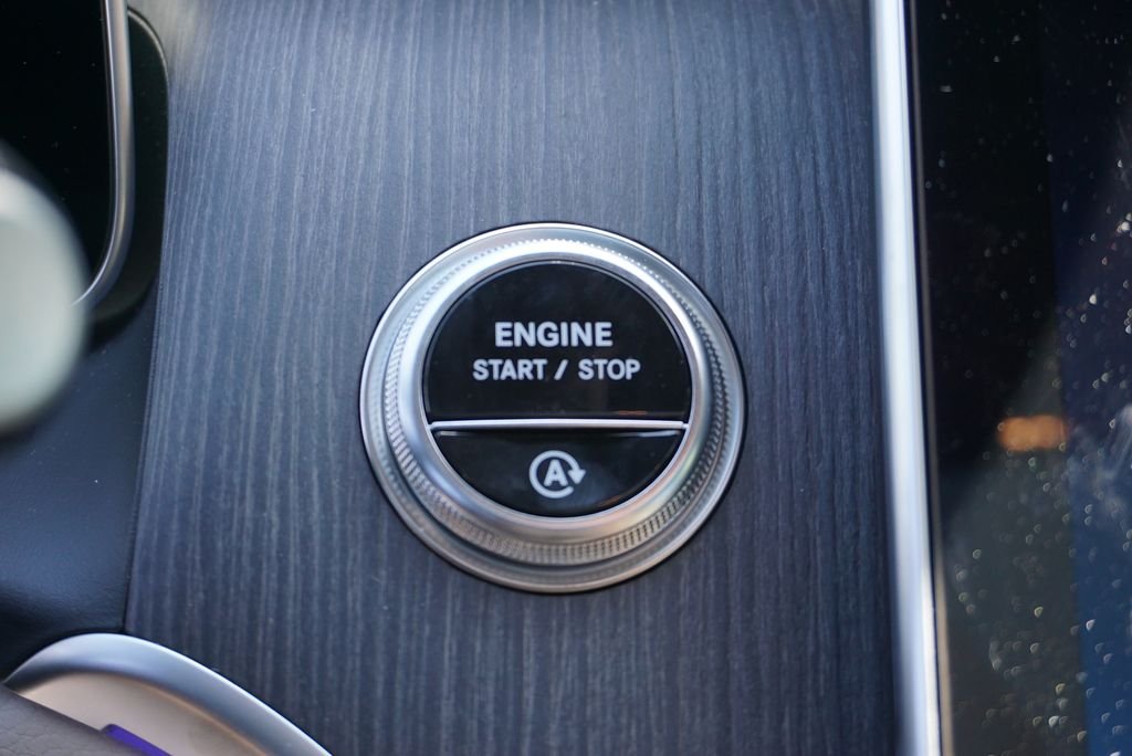 New 2026 Graphite Grey Metallic Mercedes-Benz GLC 300 image 31