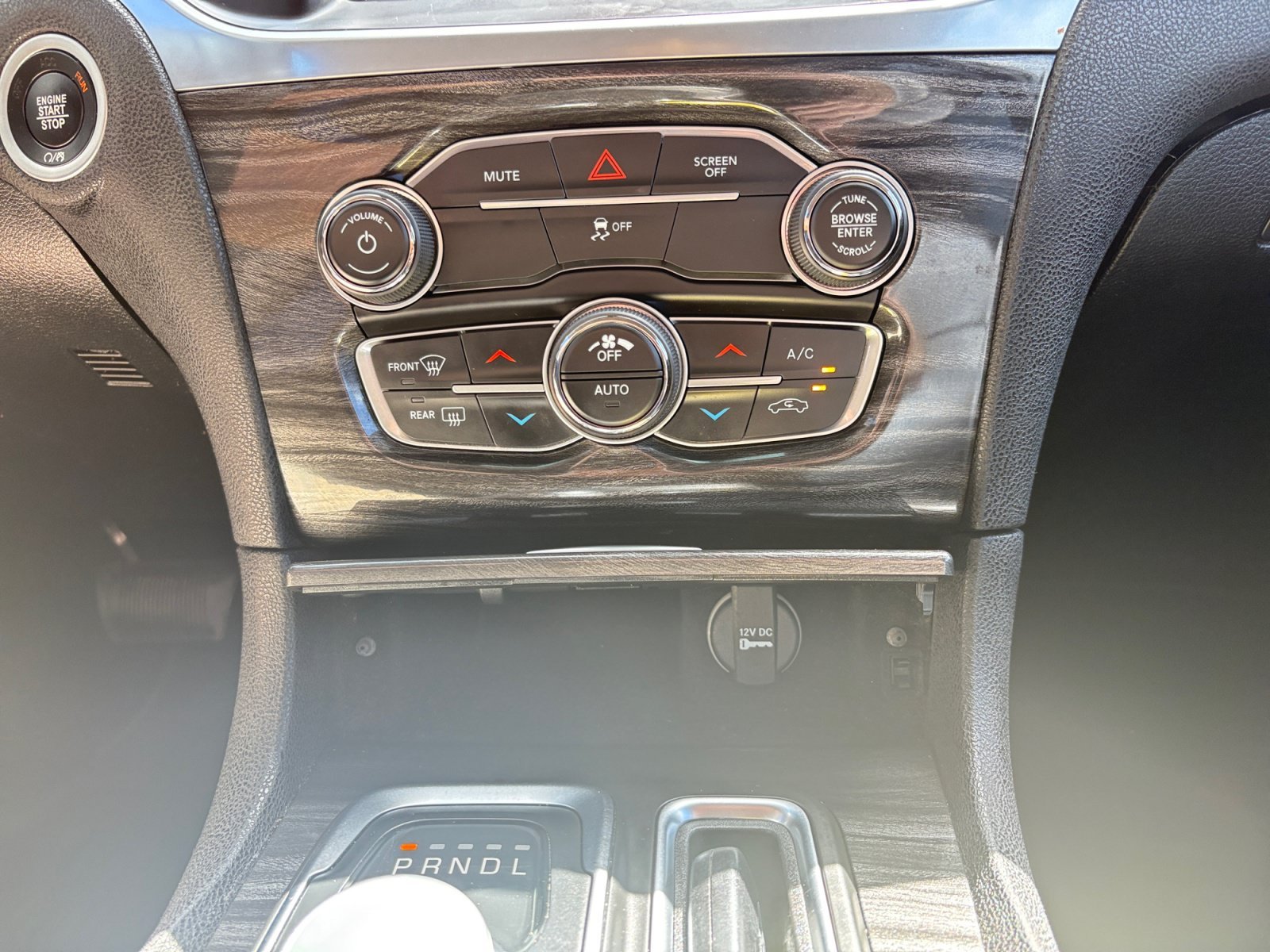 Used 2018 Bright White Clearcoat Chrysler Touring L image 19