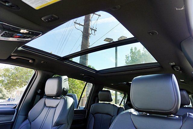 New 2026 Bright White Clear-Coat Exterior Paint Jeep Limited Altitude image 19