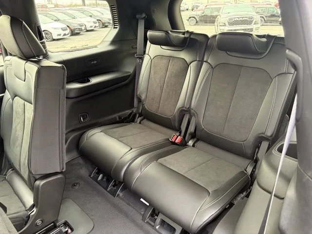 New 2026 Velvet Red Pearl-Coat Exterior Paint Jeep Altitude image 21