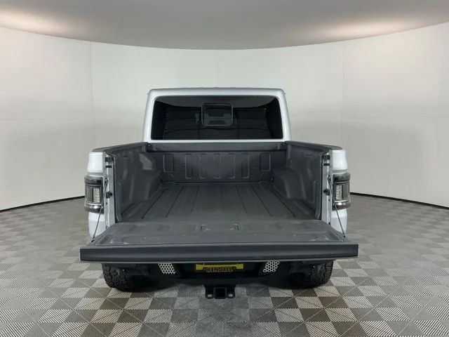 Used 2023 Silver Jeep Mojave image 8