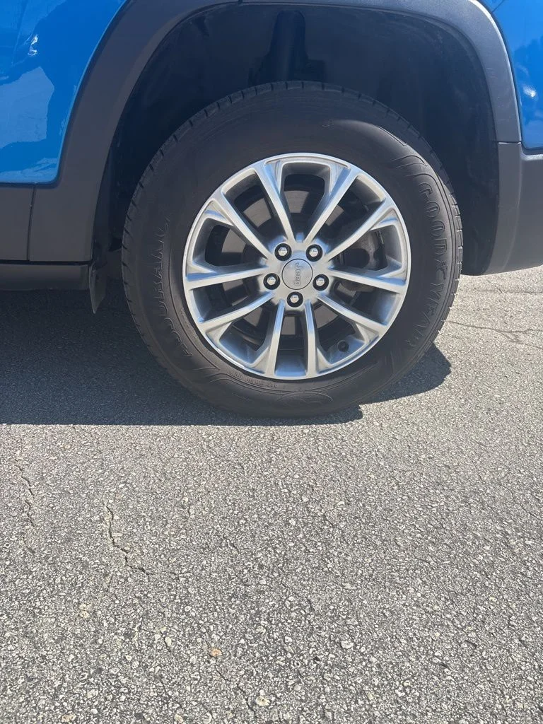 Used 2022 Blue Jeep Latitude Lux image 22