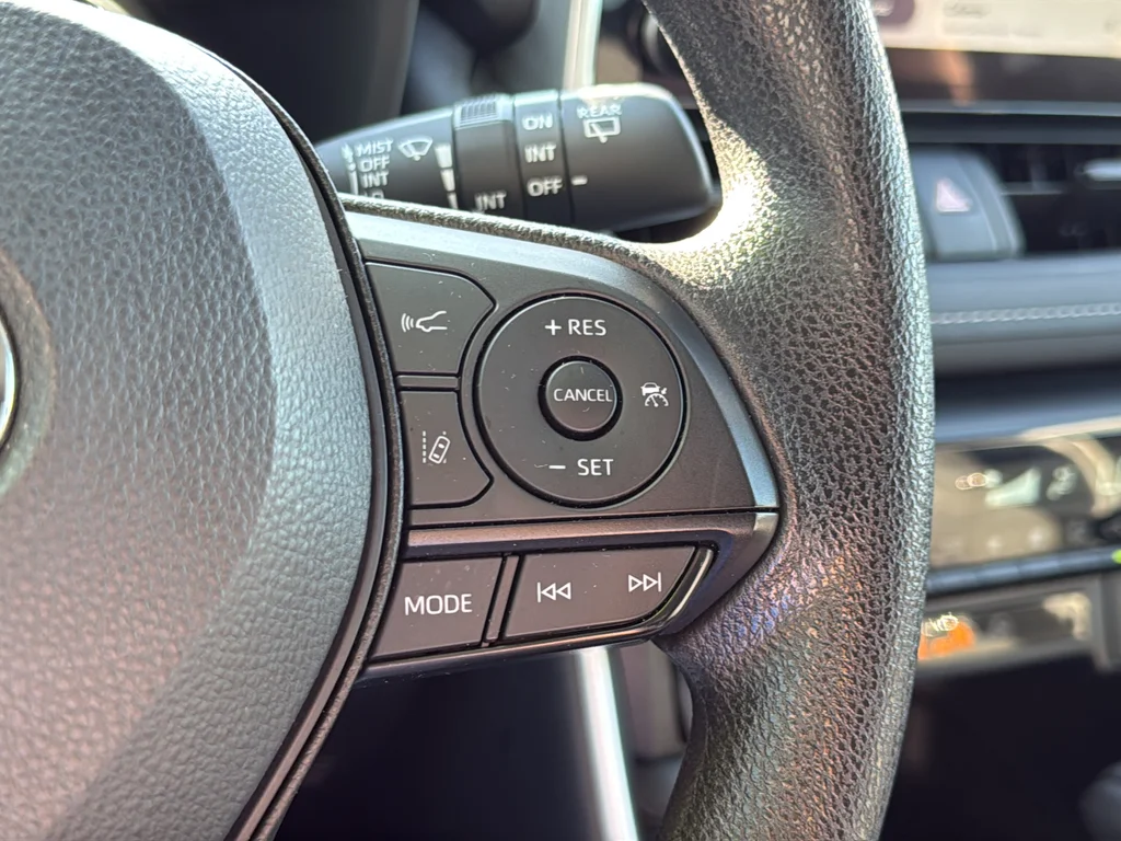 Used 2025 White Toyota XLE image 17
