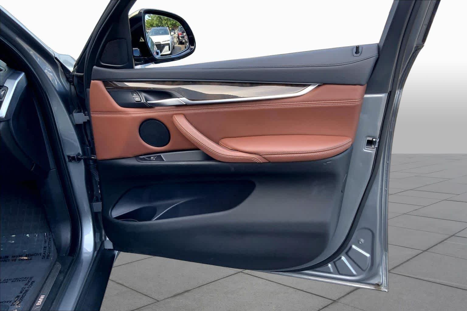 Used 2019 Space Gray Metallic BMW xDrive35i image 22