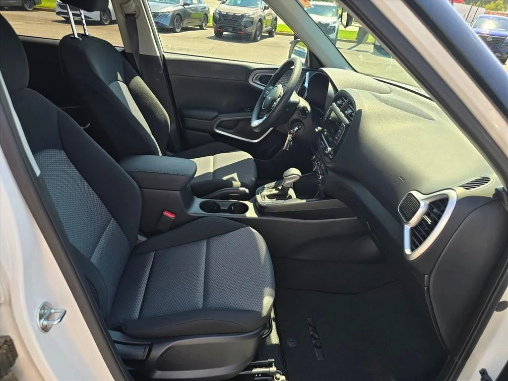 Used 2024 White Kia LX image 14