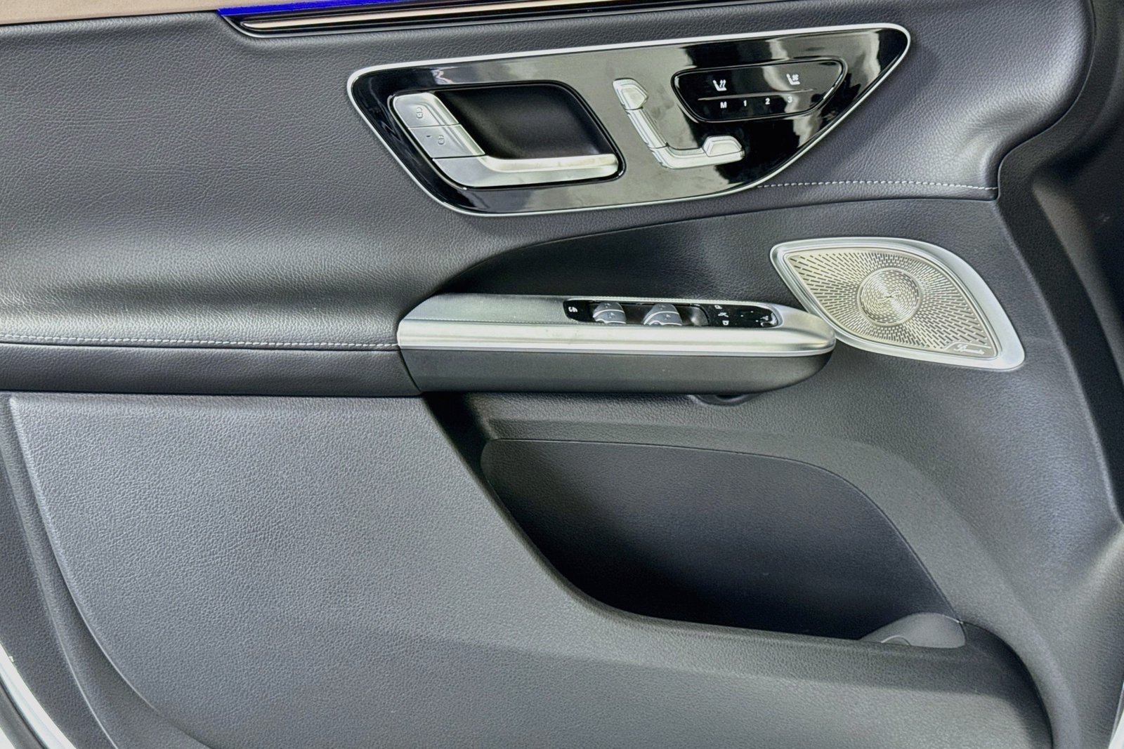 New 2027 Polar White Mercedes-Benz EQE 320+ image 16
