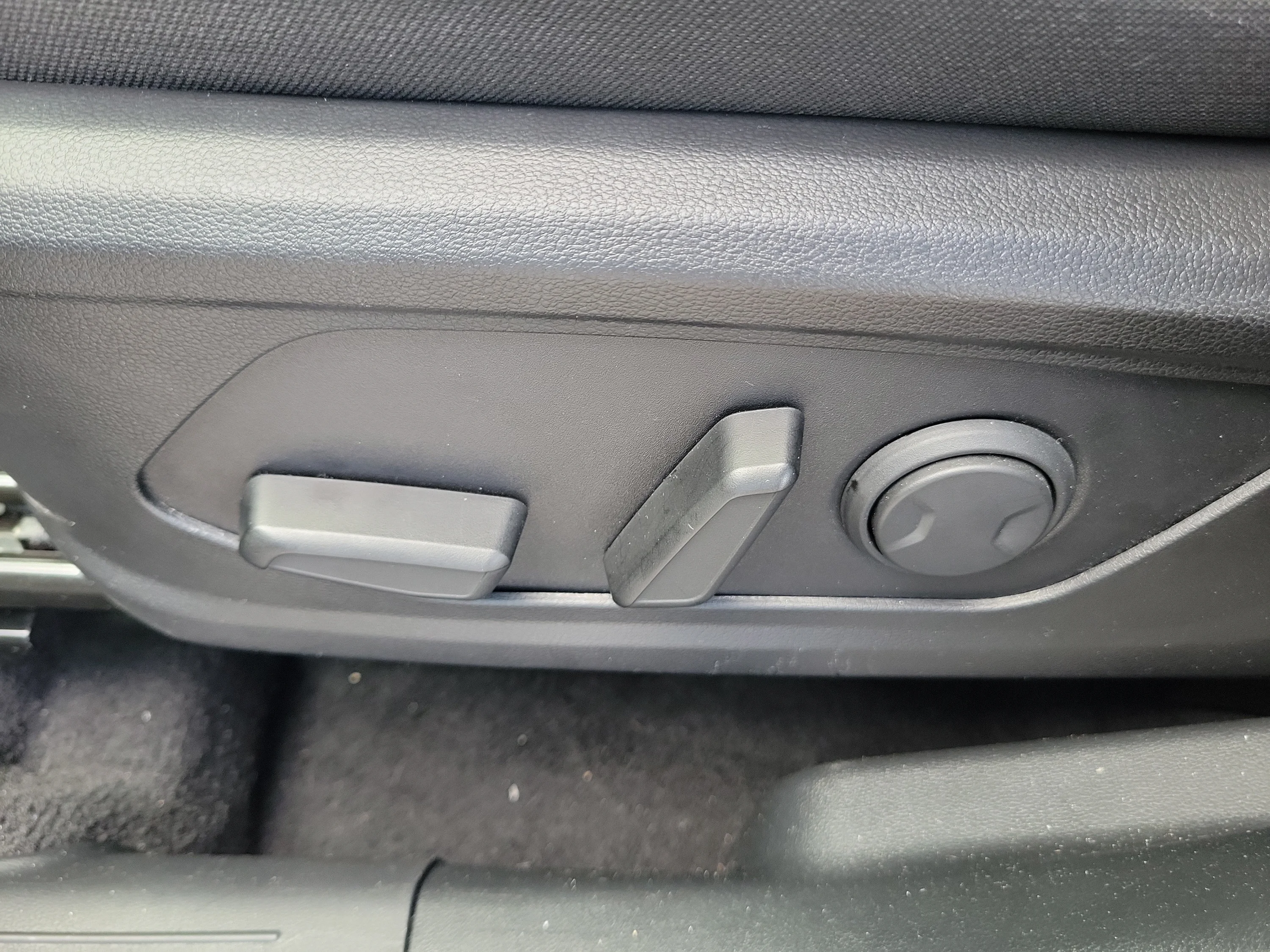 Used 2023 Hampton Gray Hyundai SEL image 17