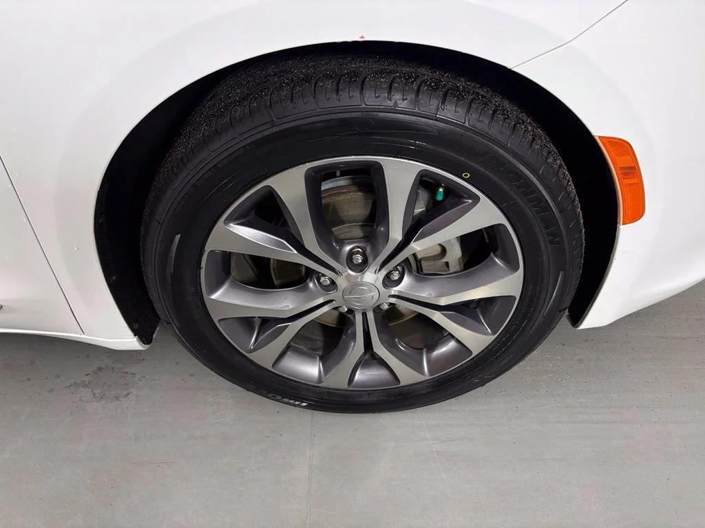 Used 2017 White Chrysler Limited image 10