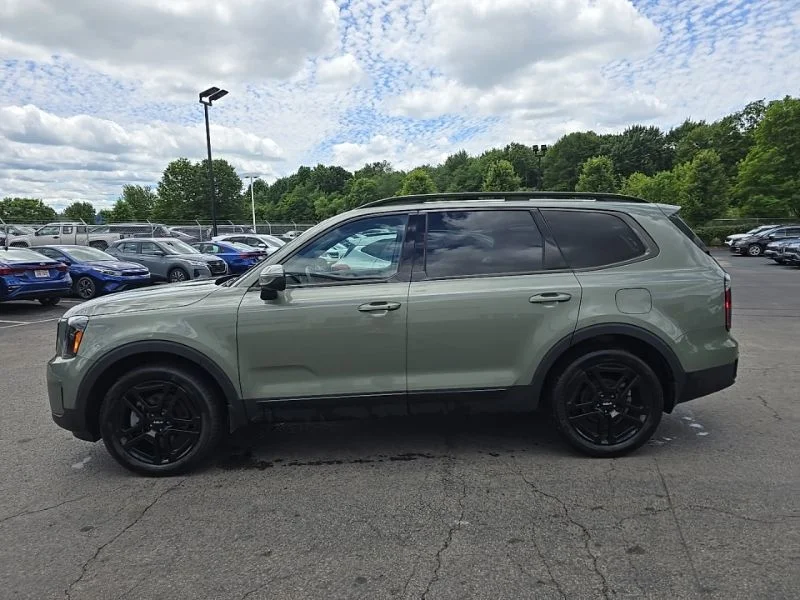 Used 2024 Green Kia EX X-Line image 4