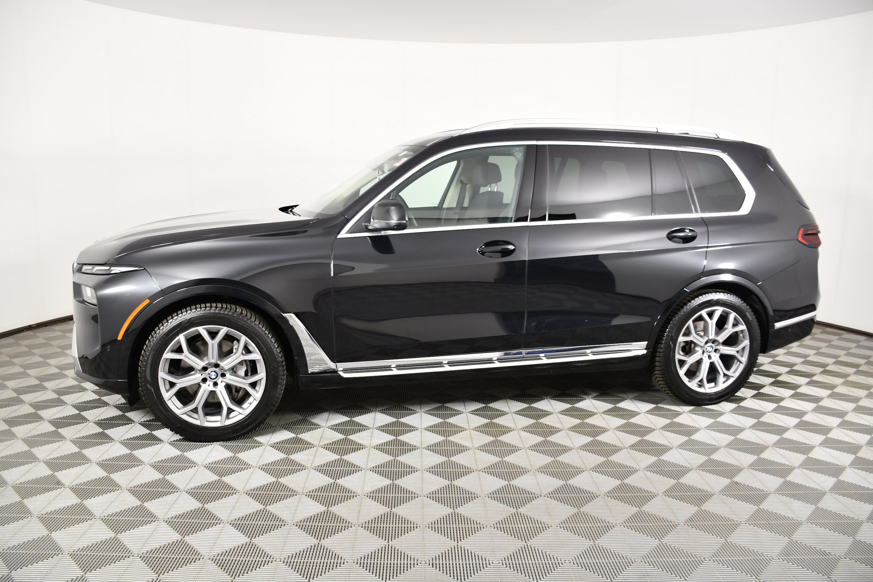 Used 2026 Black Sapphire Metallic BMW xDrive40i image 9