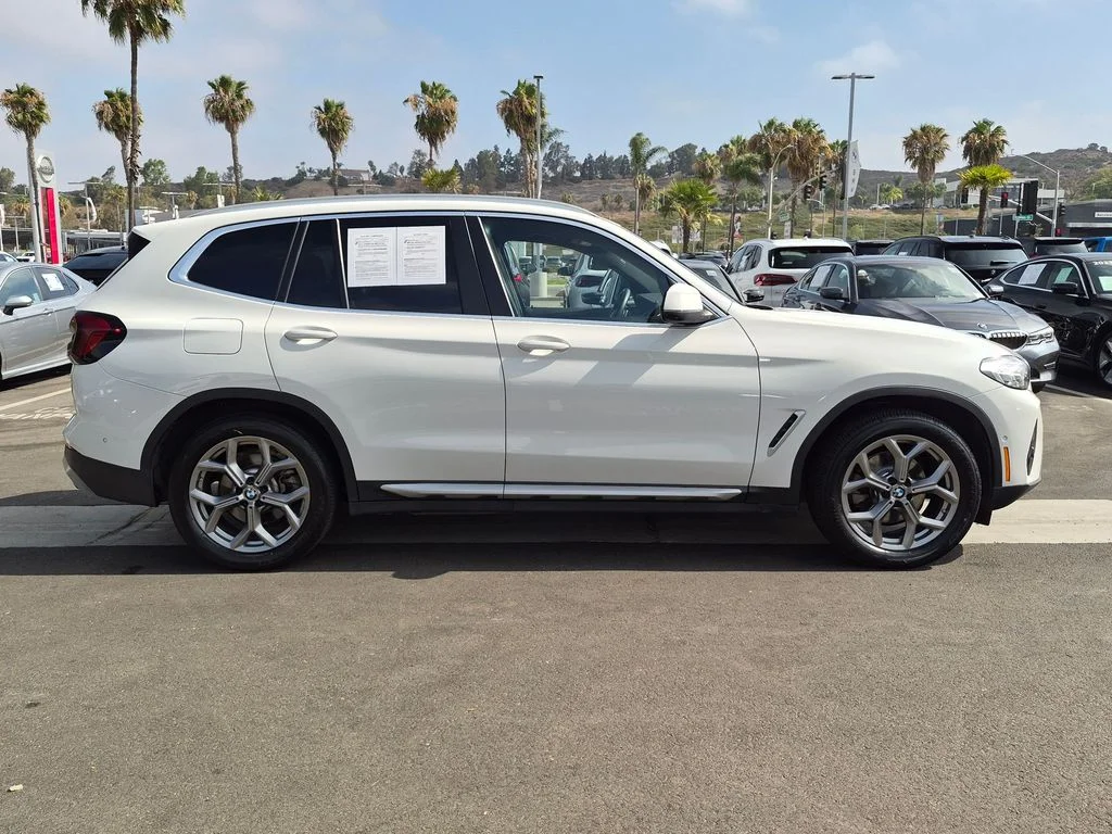 Used 2024 White BMW sDrive30i image 3