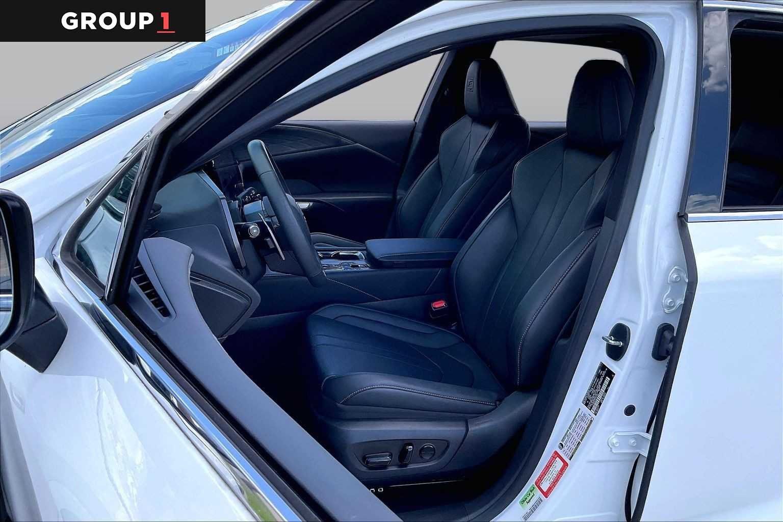 Used 2023 Ultra White Lexus F SPORT Handling image 7