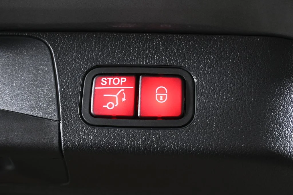 Used 2026 Gray Mercedes-Benz GLB 250 image 36