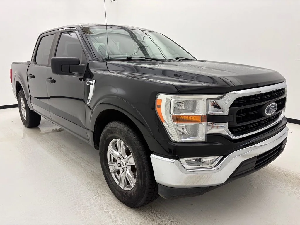Used 2021 Black Ford XLT image 2