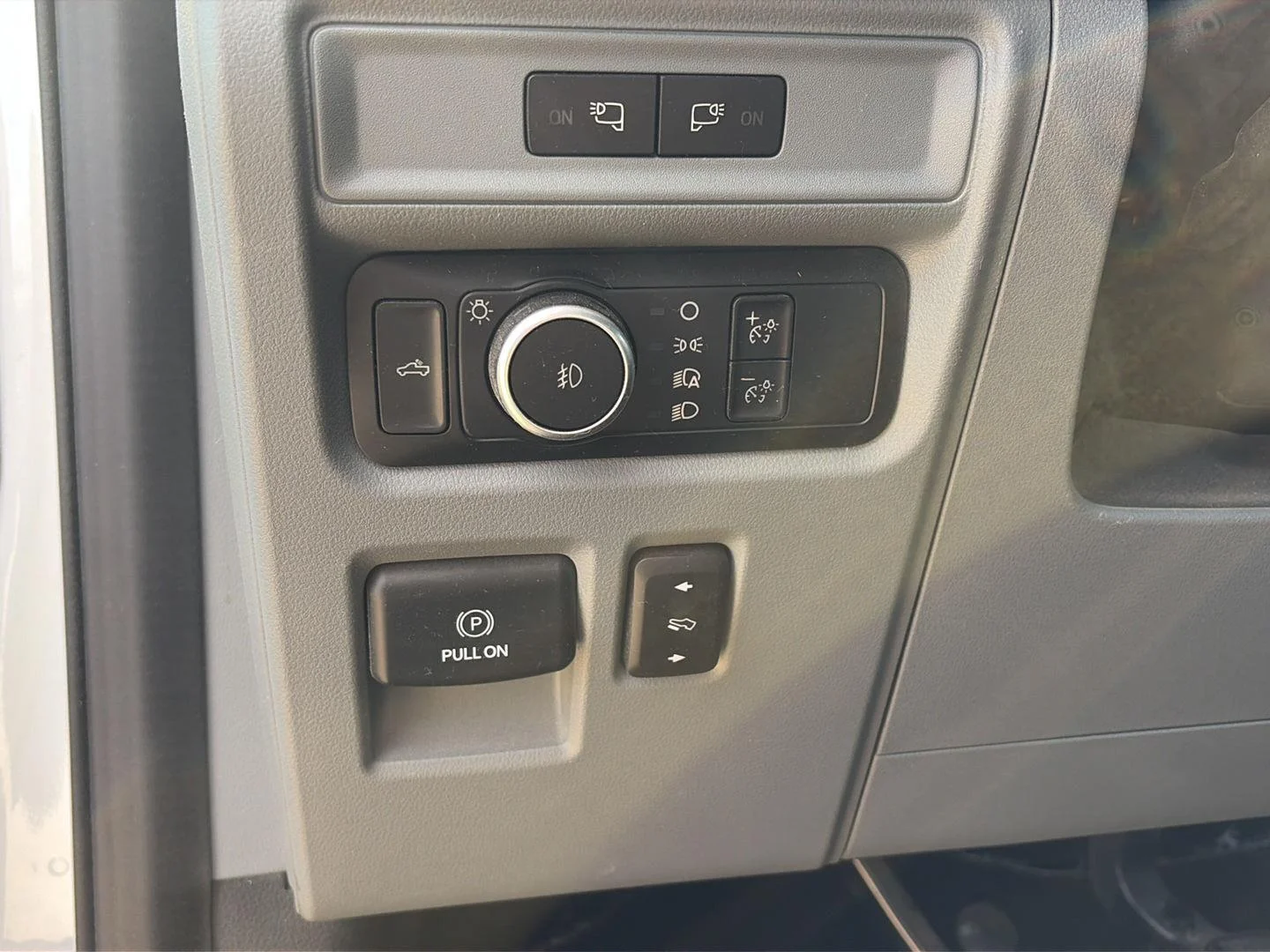 Used 2022 White Ford XL image 14