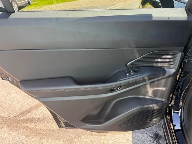 New 2026 Diamond Black Crystal Pearl-Coat Exterior Paint Jeep Limited image 19