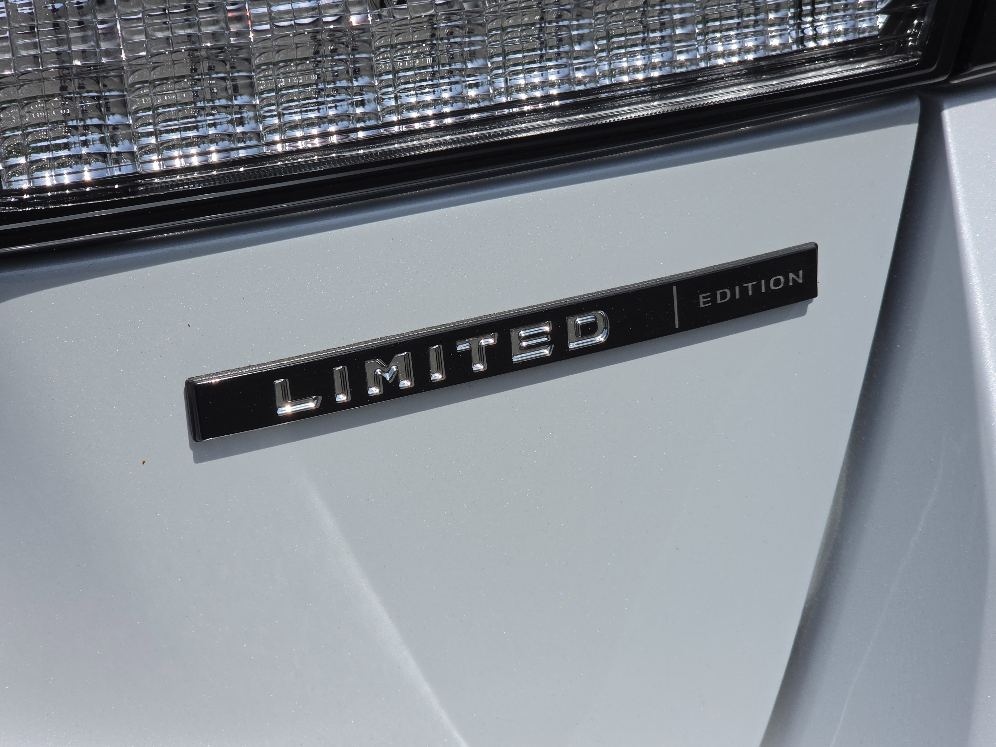 New 2026 White Diamond Mitsubishi LE image 6